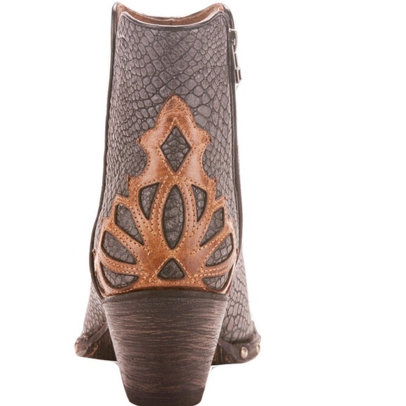ARIAT Fenix ankle boot size 9.5. Worn less than 5 times. - Picture 2 of 6